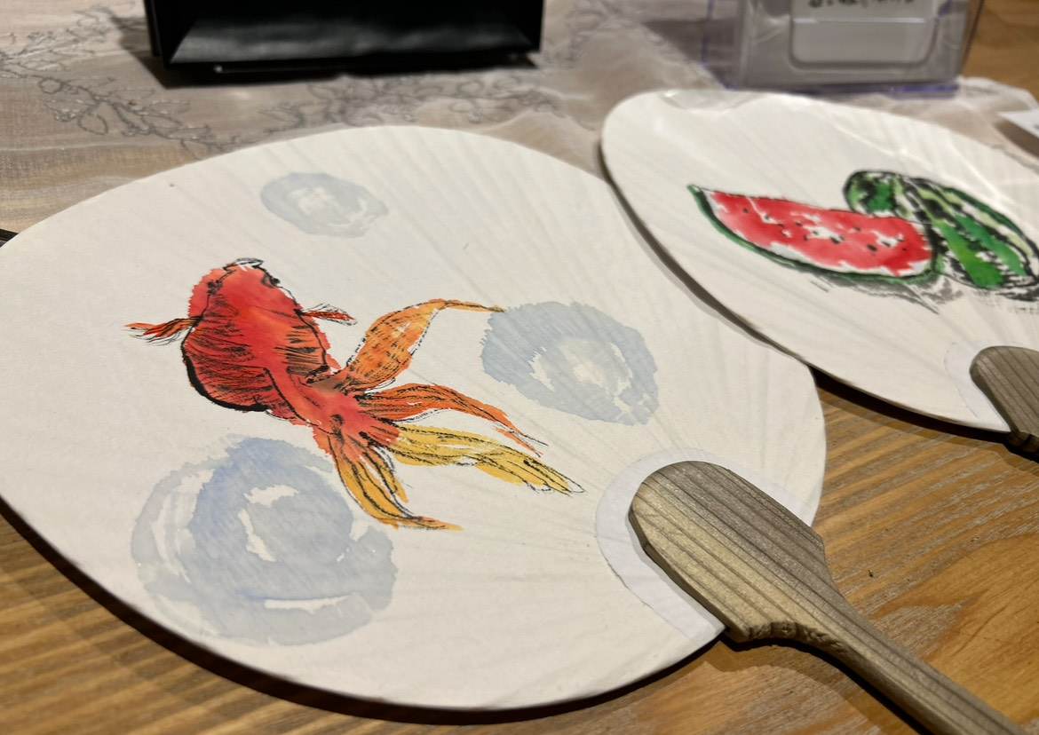 制作扇子迎接夏天～水墨画体验工作坊～