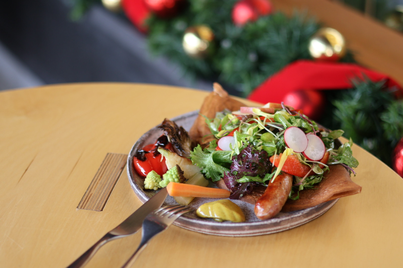 계절 야채를 듬뿍 사용한 점심 크레페가 등장