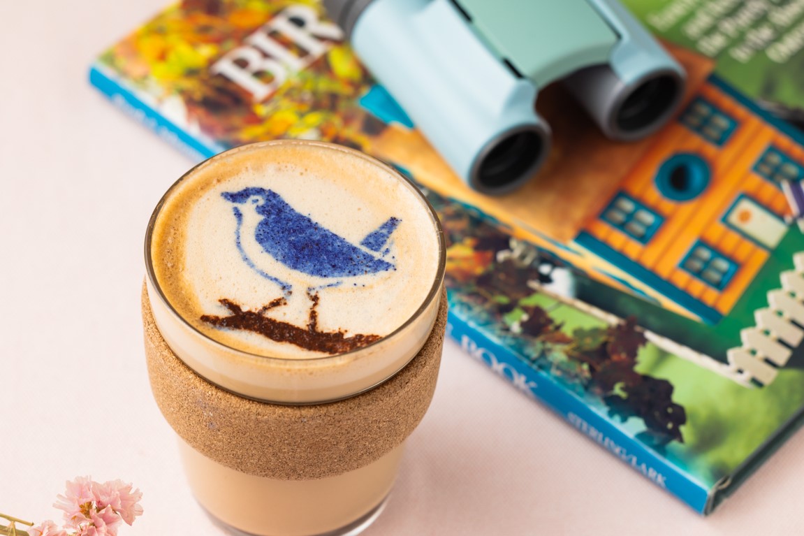 【期間限定】飲むのがもったいない可愛さ。野鳥のラテアートとアイシングクッキー