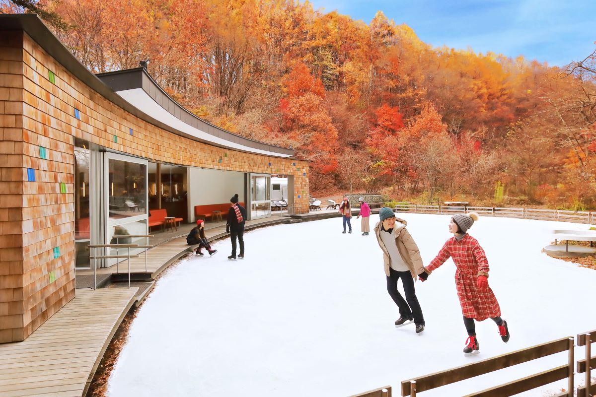 紅葉の森でひと足早い初滑り。ケラ池スケートリンク10/30オープン